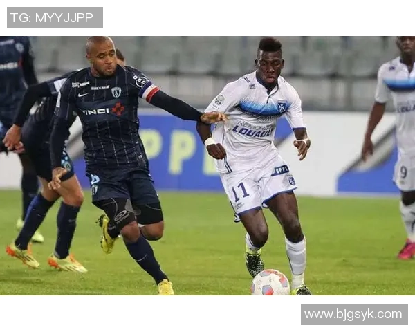 法里昂与沙托鲁的激烈对决揭示足球战术与团队协作的精彩瞬间