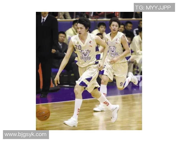 深圳篮球队盯防策略分析与比赛表现的得失探讨