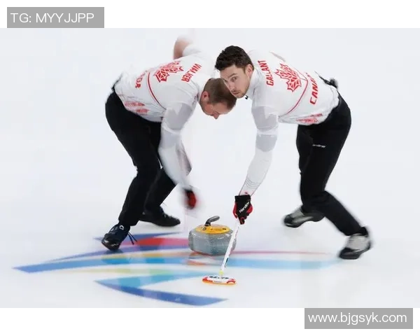 轮椅冰壶对决加拿大队展现竞技精神与团结力量