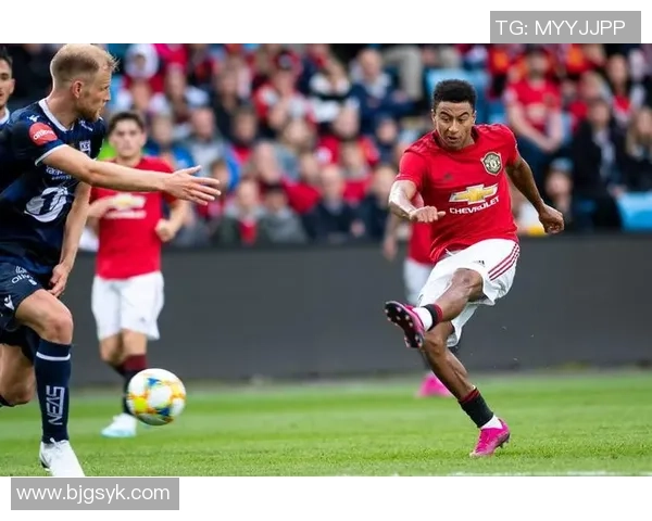 杨伟专访：从绿茵场到人生舞台的足球旅程回顾与思考